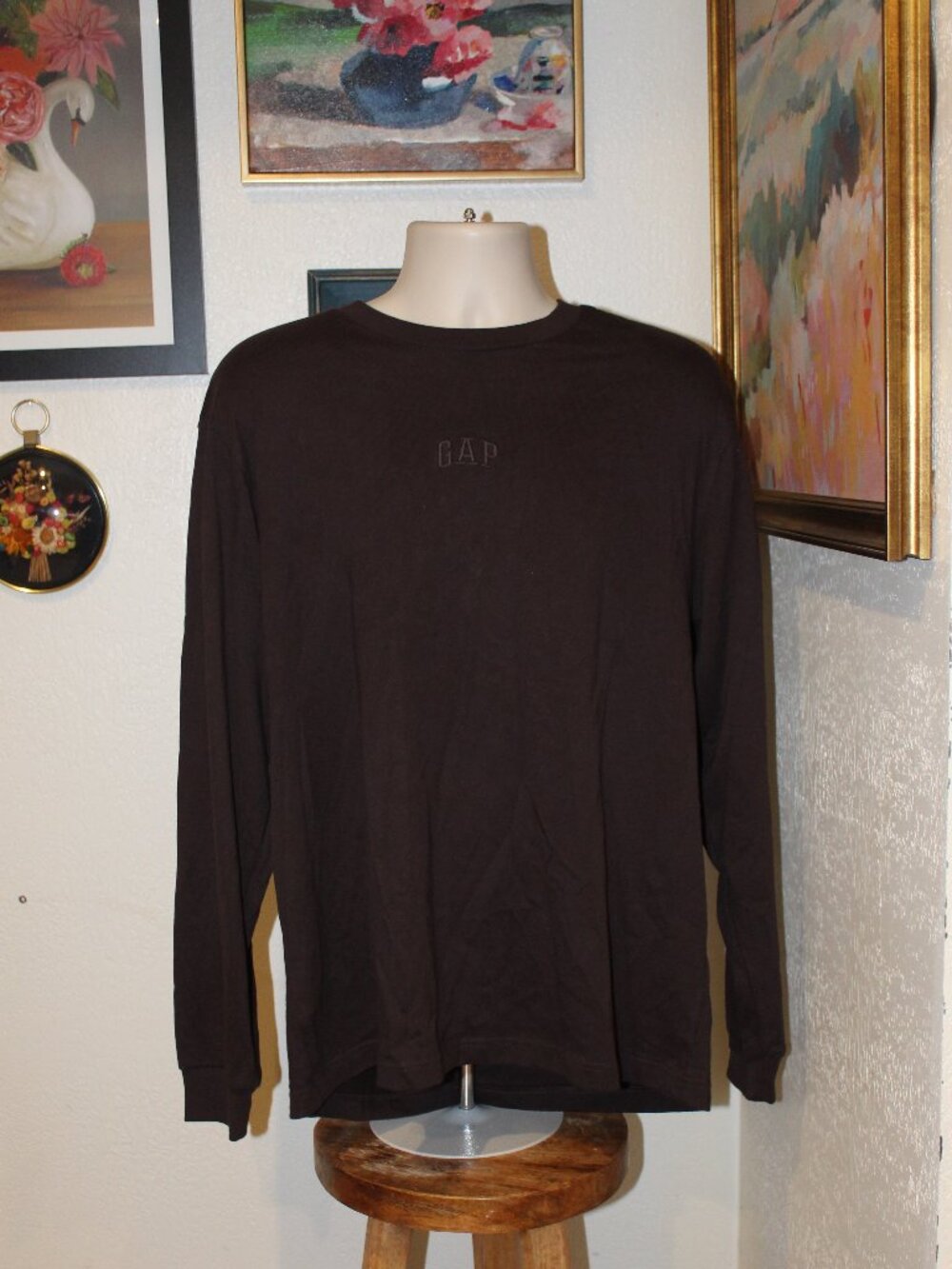 GAP Brown Long Sleeve T-Shirt Men’s Large Minimalist Logo